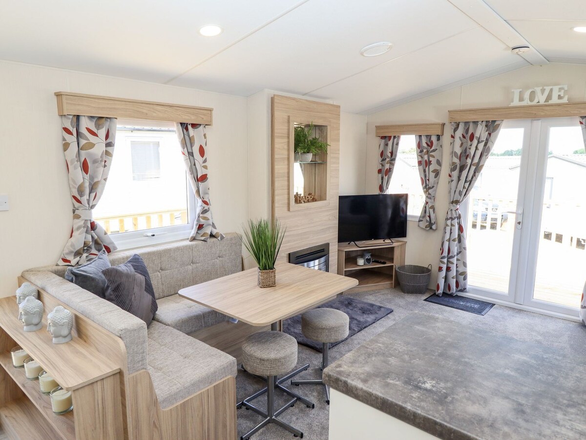 3 Bed New Lodge - 7 Lakes Country Park DN17