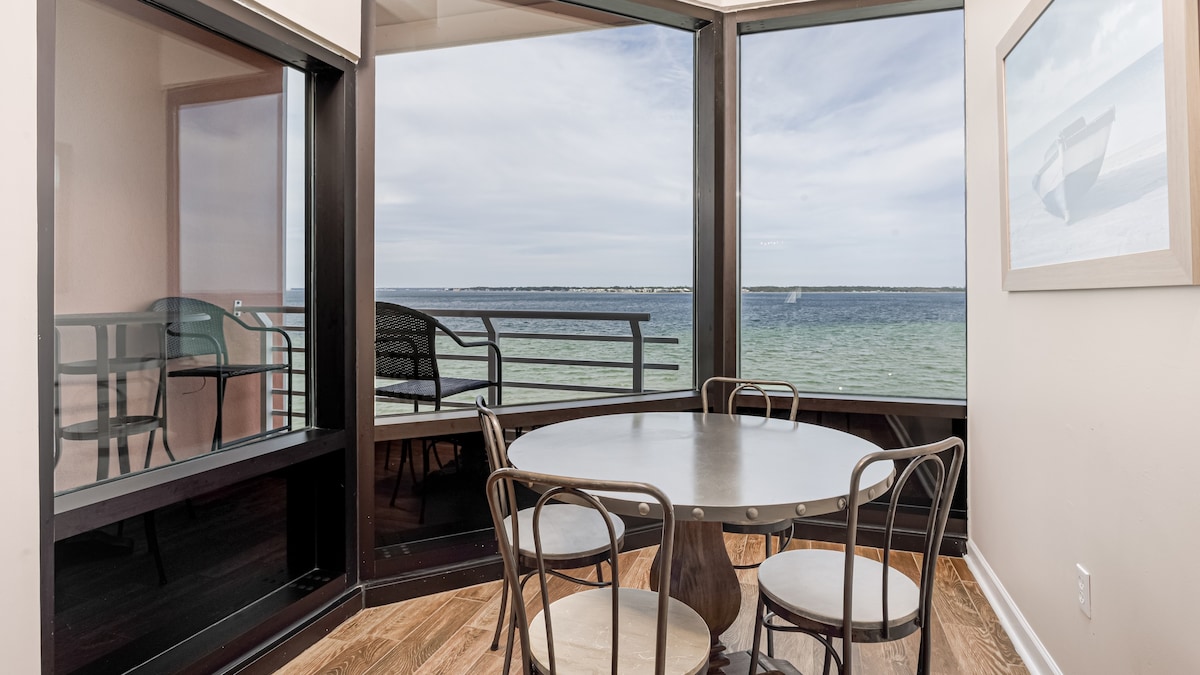 Overlooking the Pensacola Bay - PBC203