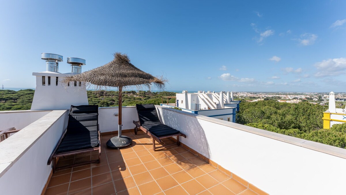 2 BDR House W/Terrace in Praia Verde by LovelyStay