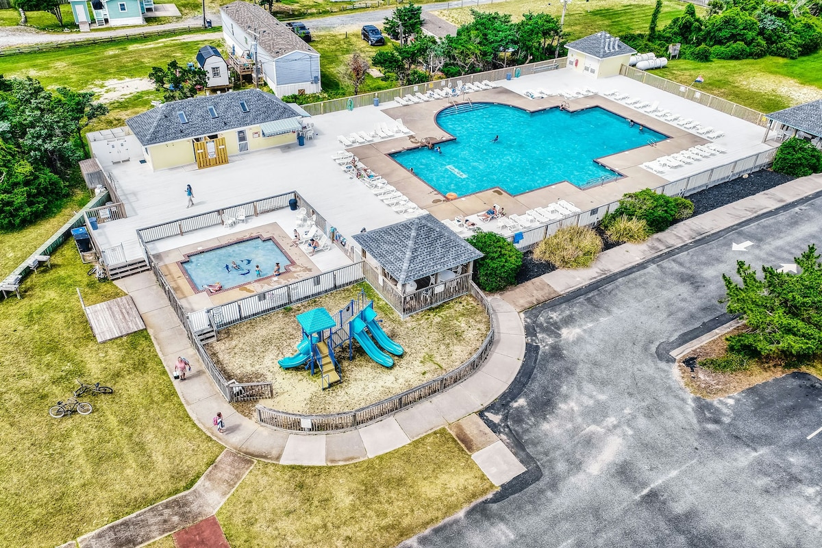 4BR Oceanview Dog Friendly | Pool | W/D | AC