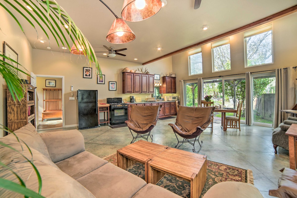 'Hilltop Loft' Ukiah Vacation Rental!