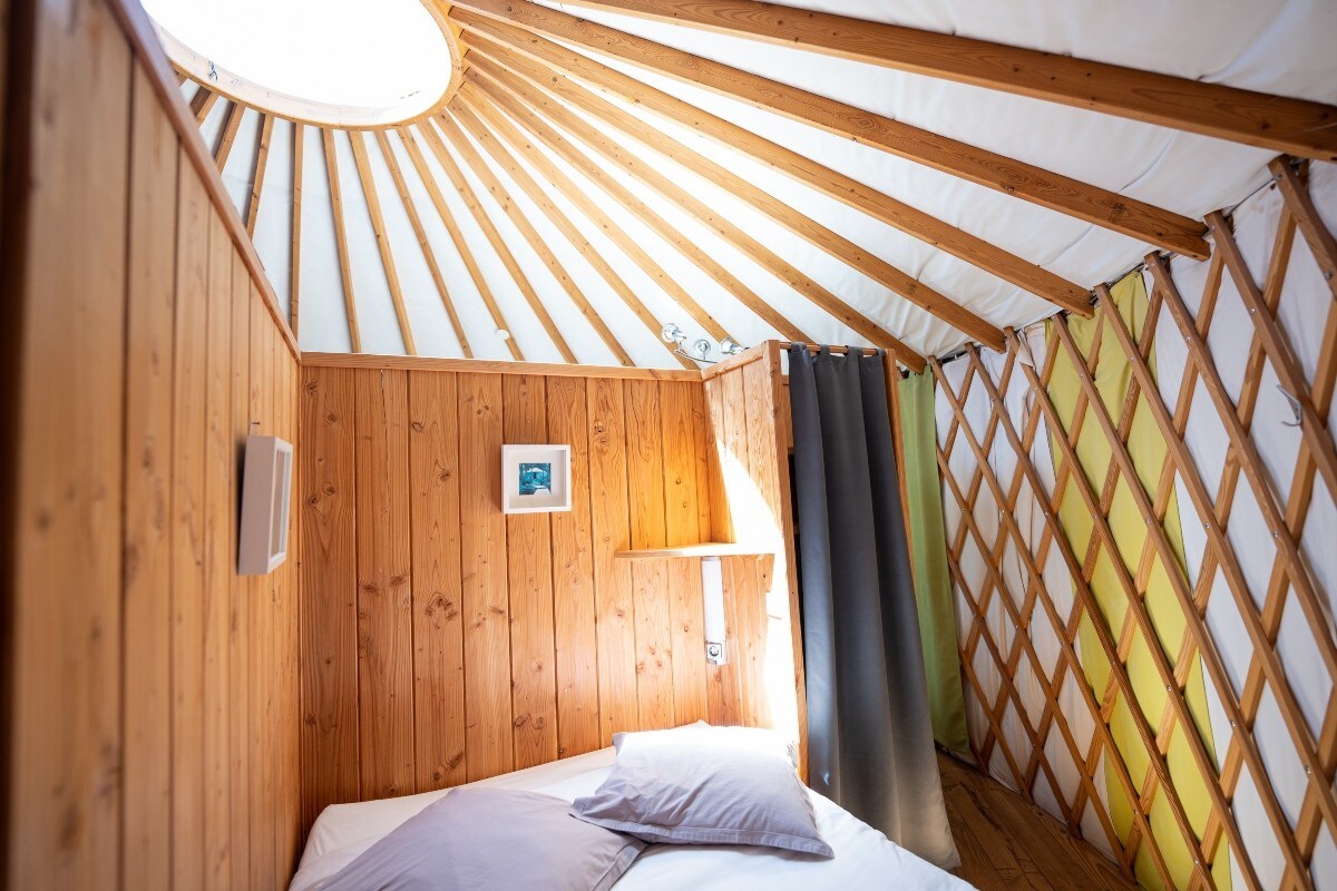 Large Yurt 3 Rooms 6 People Air Conditioned
