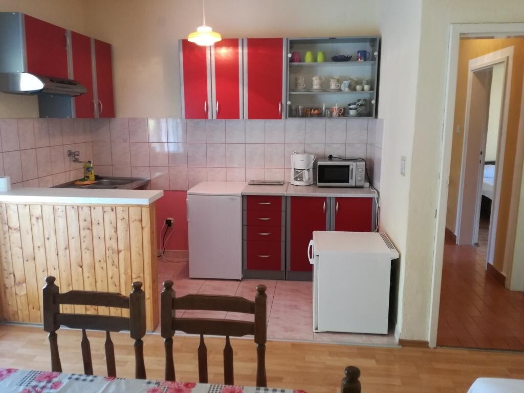 Apartment 5136-1 for 4 Pers. in Okrug Donji
