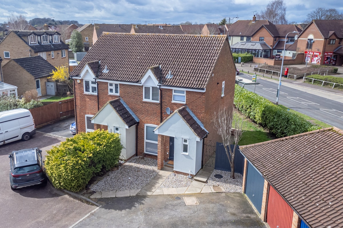 Bright Family House in Stevenage - Pastures Lodge