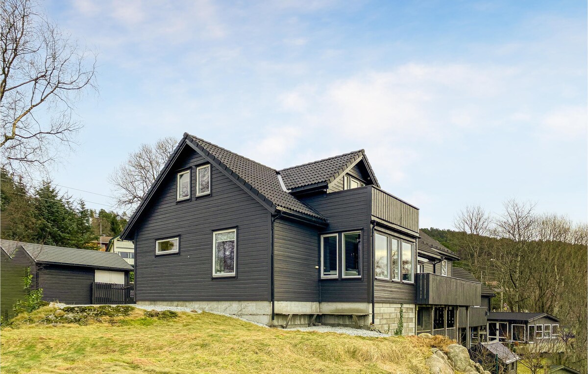 Awesome apartment in ålesund with kitchen