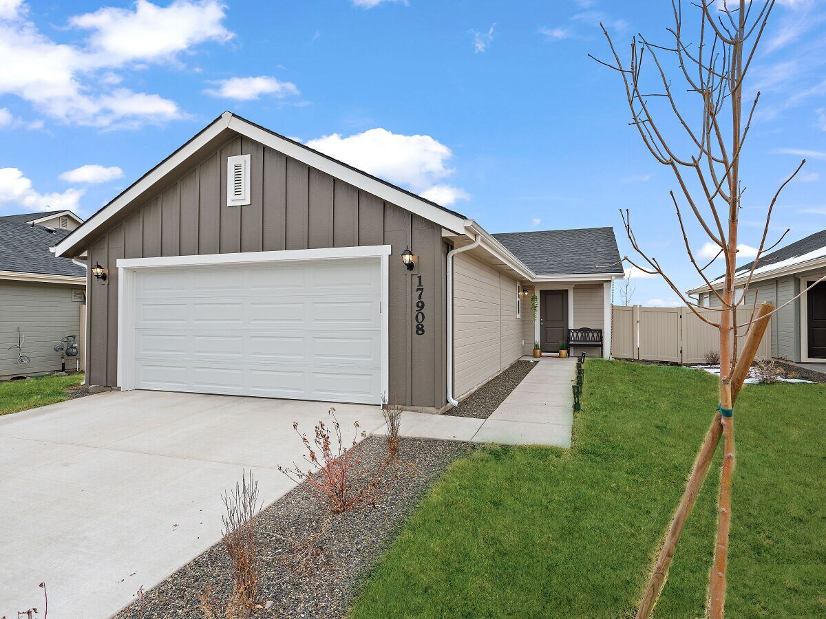 Heart of Nampa-Hot Tub-Fenced Yard-Full Kitchen