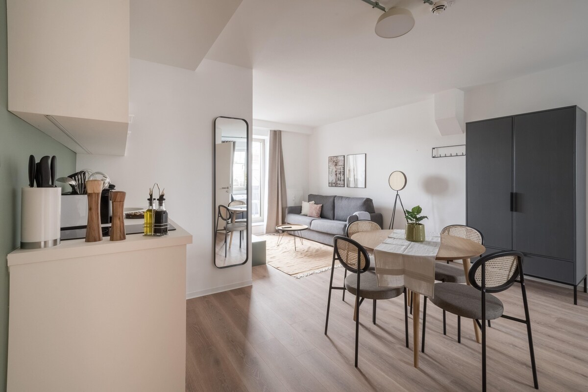 limehome Saarbrücken|ComfortSuite+balc &riverview