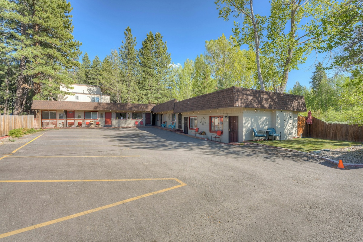 7-suite motel complex with grill/picnic area -