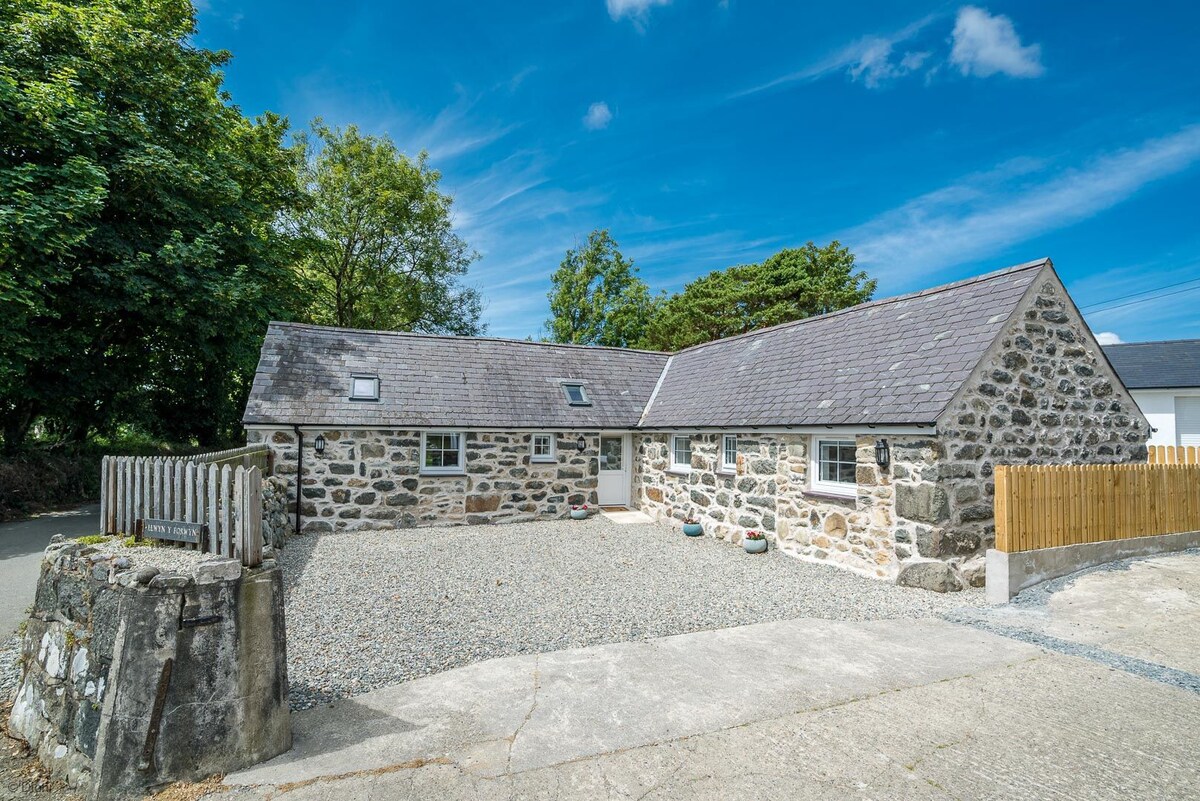 Lovingly Renovated Barn | Llwyn-Y-Forwyn