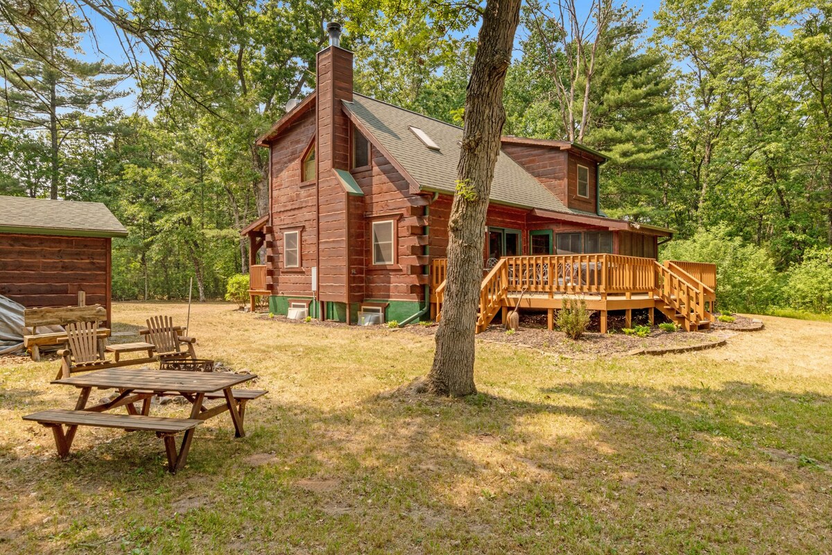 3 BR Dog-friendly cabin with a firepit and grill