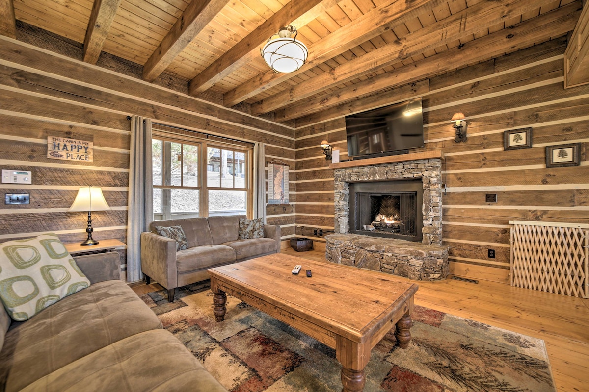 Franklin Cabin w/ Hot Tub + Pool Table!