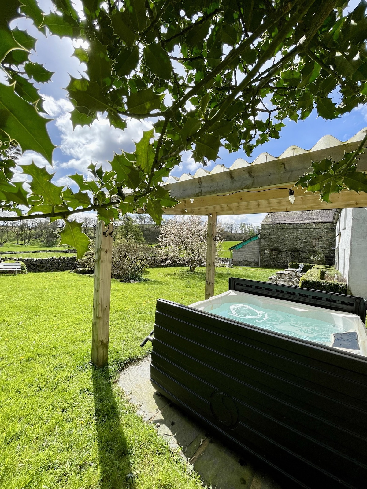 Old Farmhouse Lake District -  Hot Tub - Sleeps 6