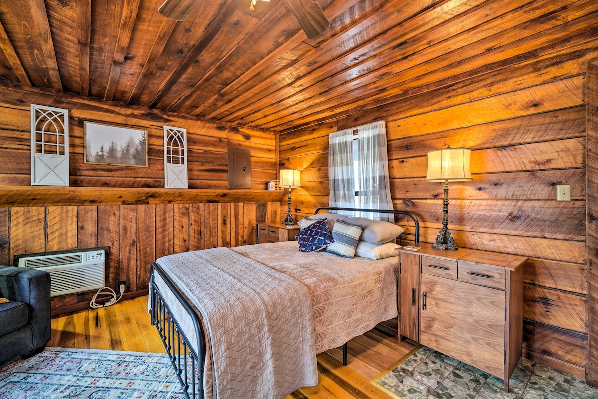 Cozy Tennessee Cabin Rental - 1 Mi to Lake