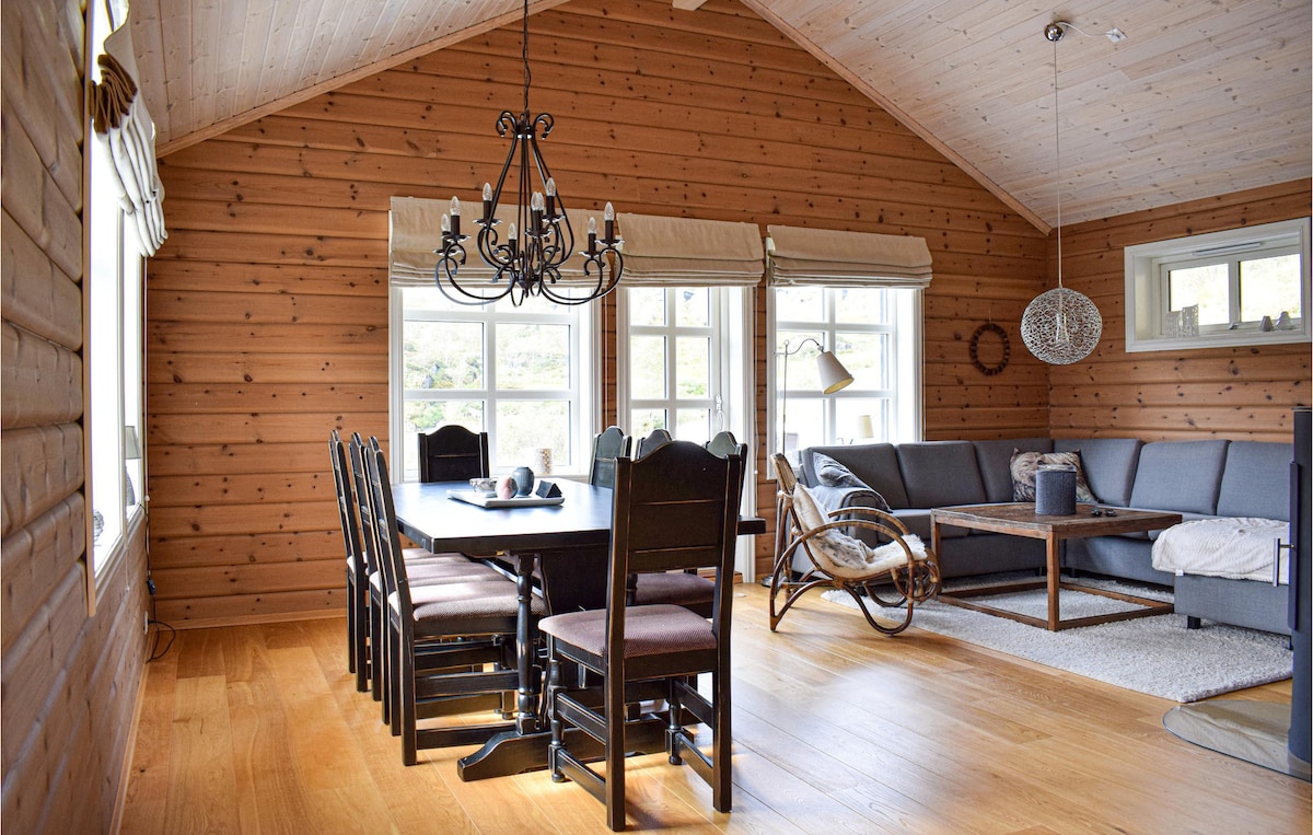 位于约森峡湾（ Jøsenfjorden ）的美丽房源，配备无线网络和