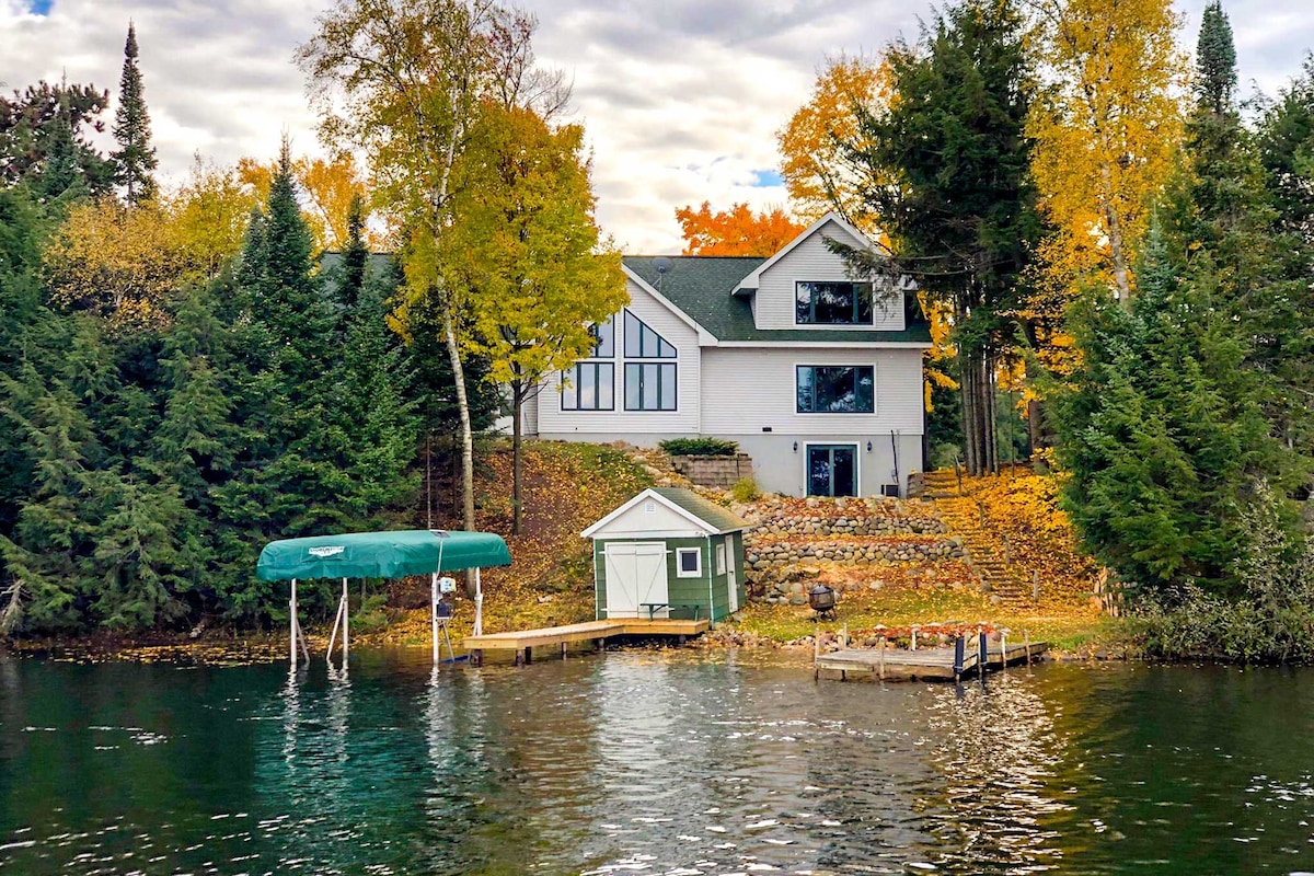 Fishing Haven: Family Home on Indian Lake