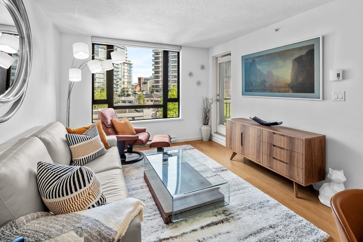 Stylish 1BR in the Heart of Downtown Victoria