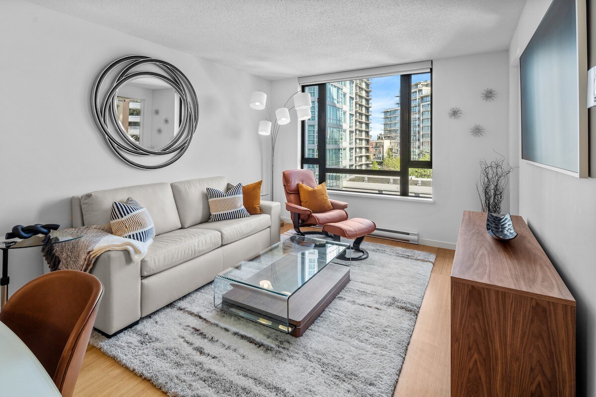 Stylish 1BR in the Heart of Downtown Victoria