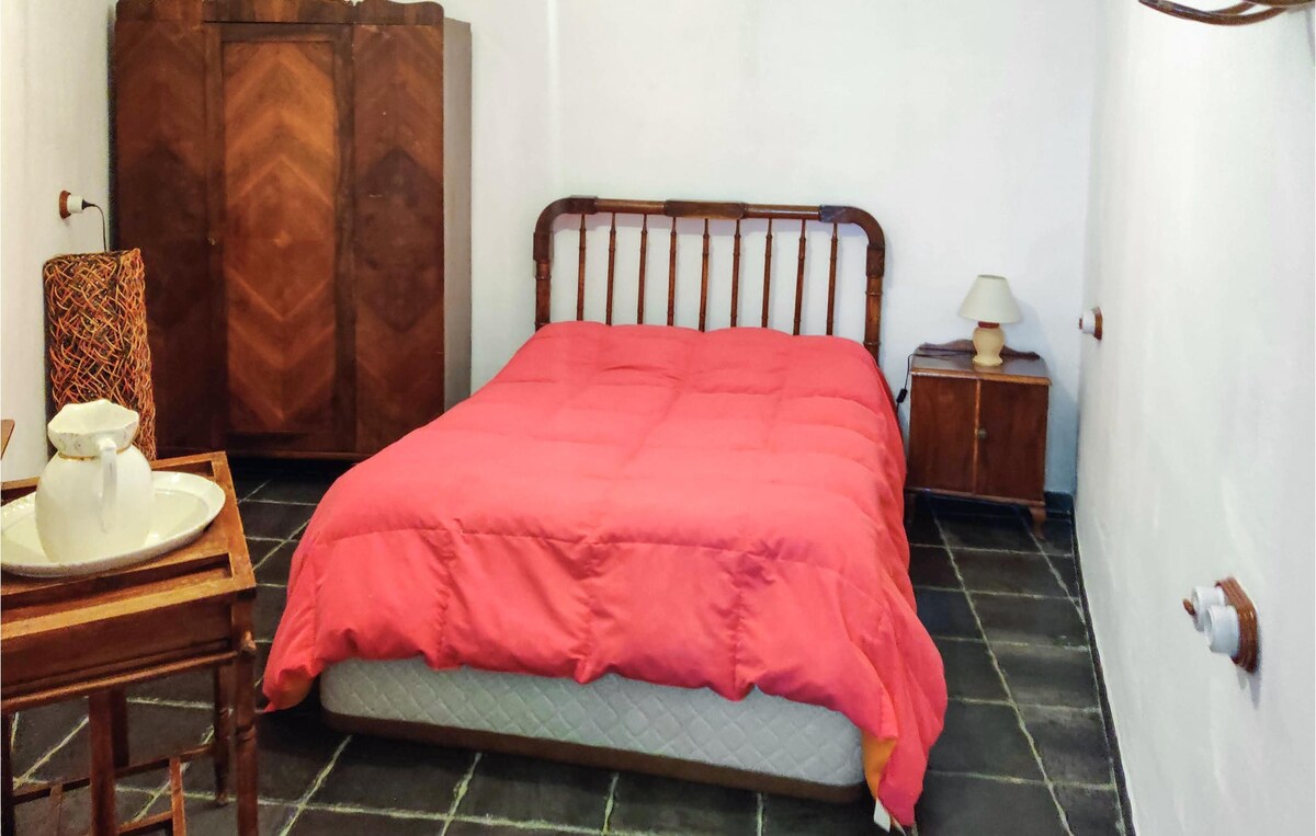 Awesome home in Río de Baza , WiFi and 2 Bedrooms