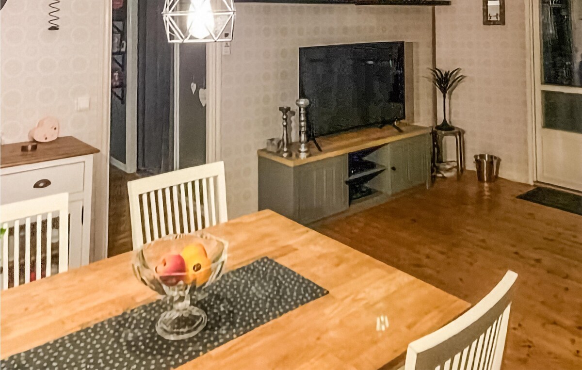 Lovely home in Arboga with kitchen