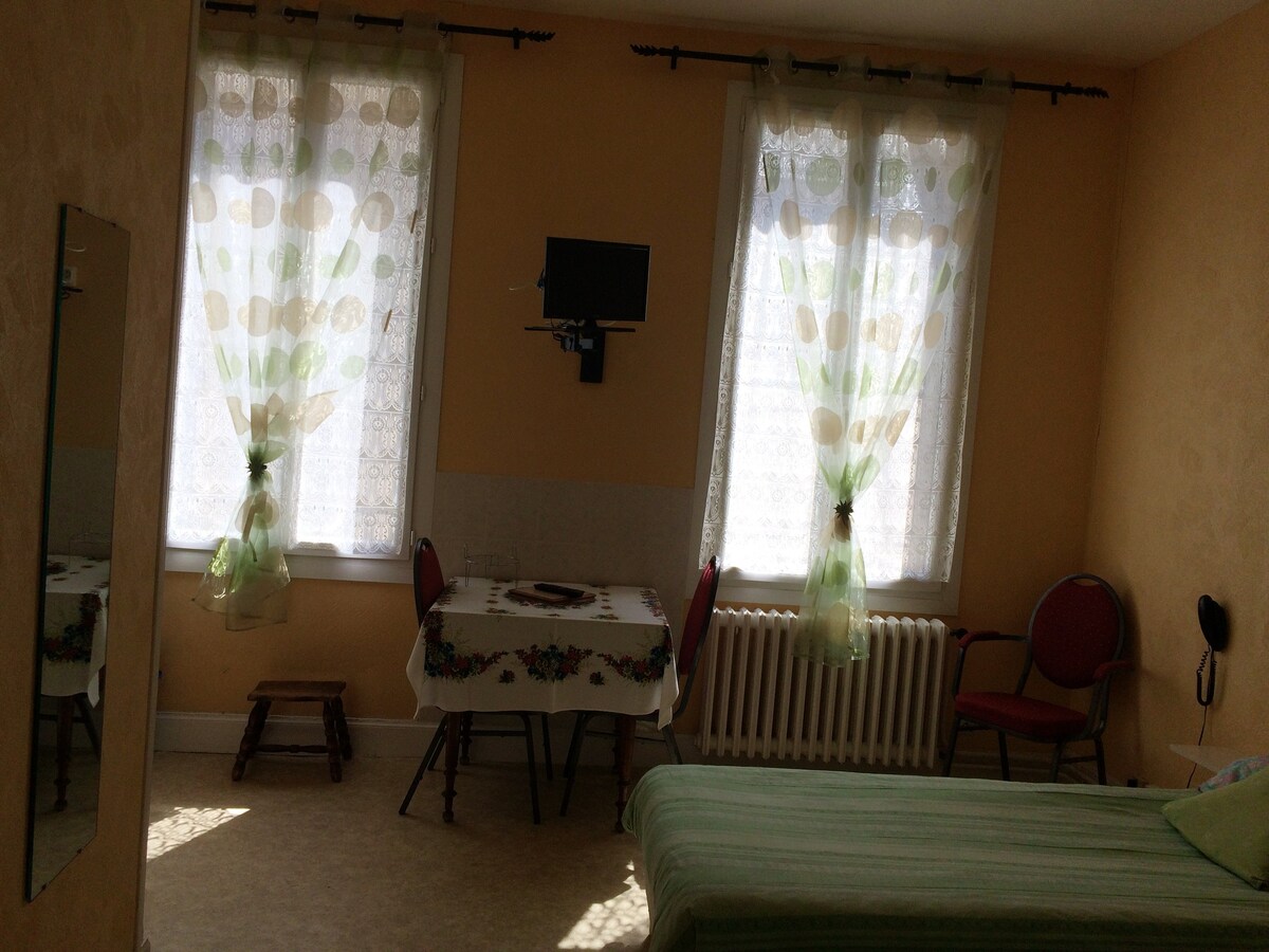 Studio for 2 ppl. with garden at Néris-les-Bains