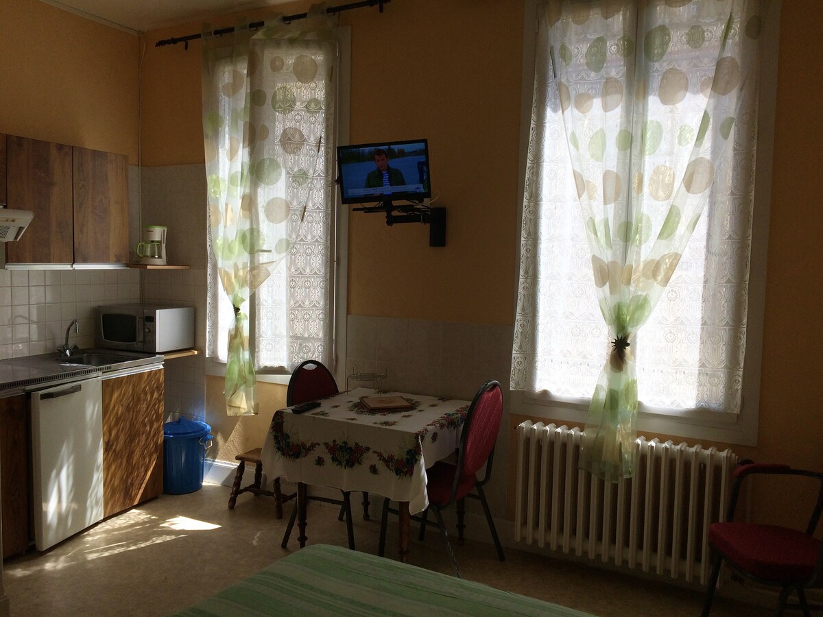 Studio for 2 ppl. with garden at Néris-les-Bains