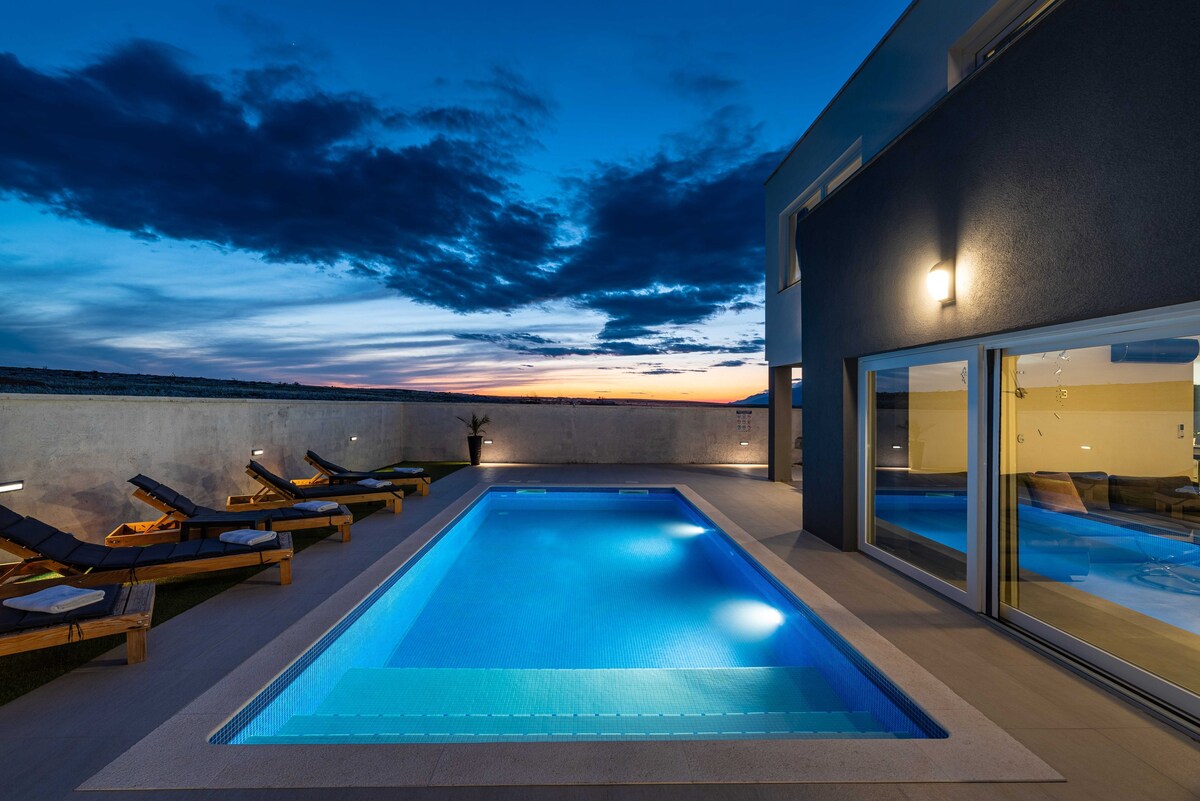 Sea view villa Punta with private swimming pool