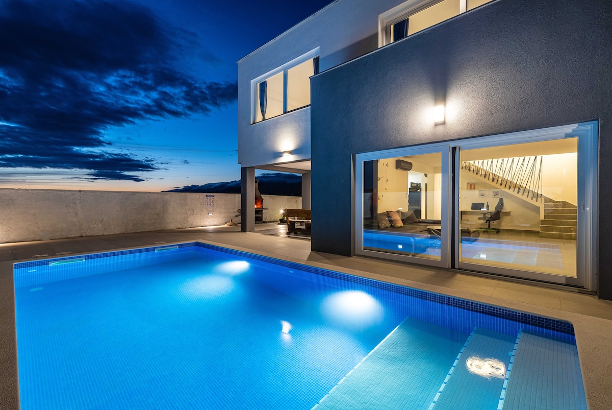 Sea view villa Punta with private swimming pool