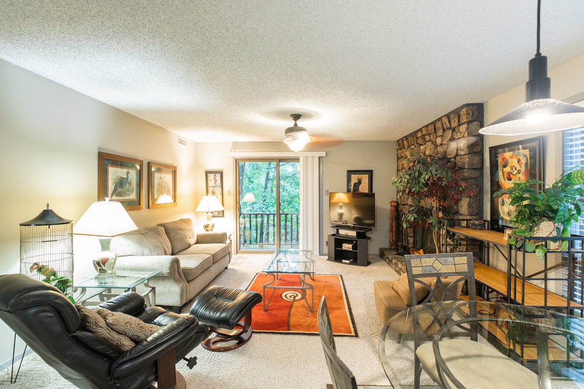 2br Condo-Lake Ouachita,steps Away from Pool&Spa.