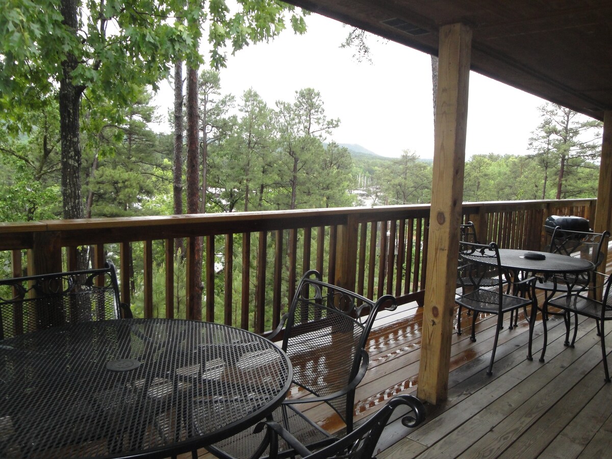 3br, Cottage W/ Hot Tub Overlooking Lake Ouachita.