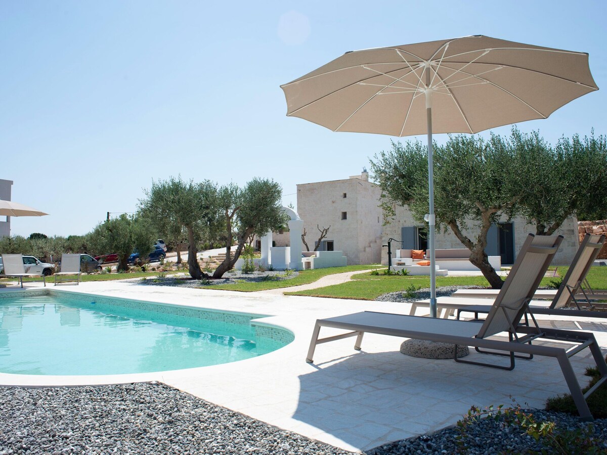 迷人的度假屋，设有别墅和泳池，靠近Cisternino