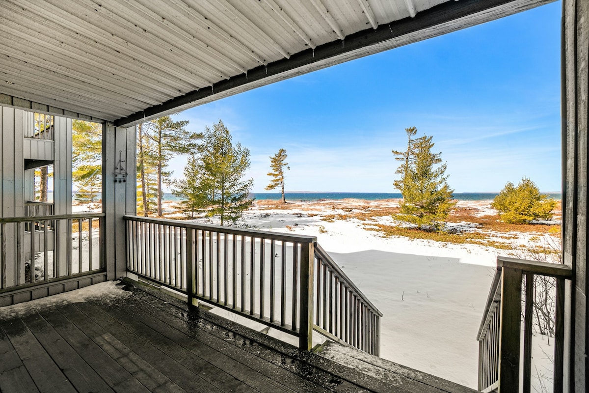 4BR lakefront condo with deck, view, & W/D
