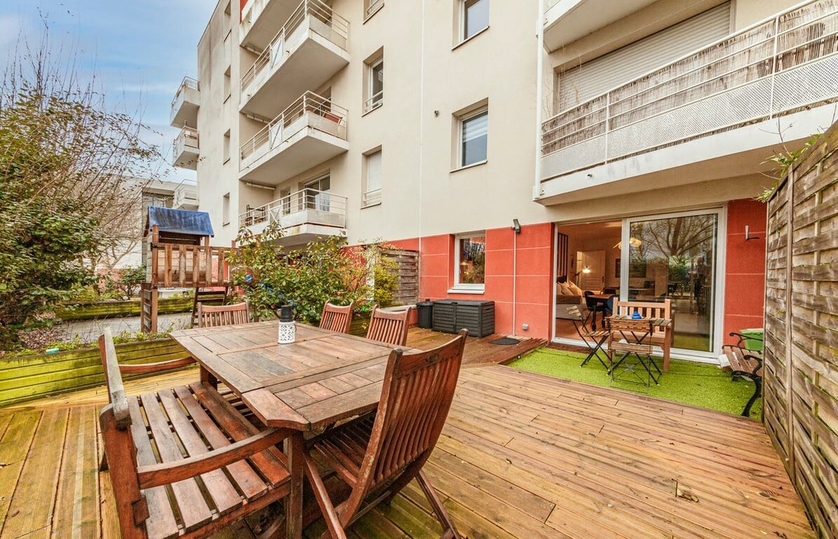 Le Saint Cyr - bel appartement, parking & terrasse