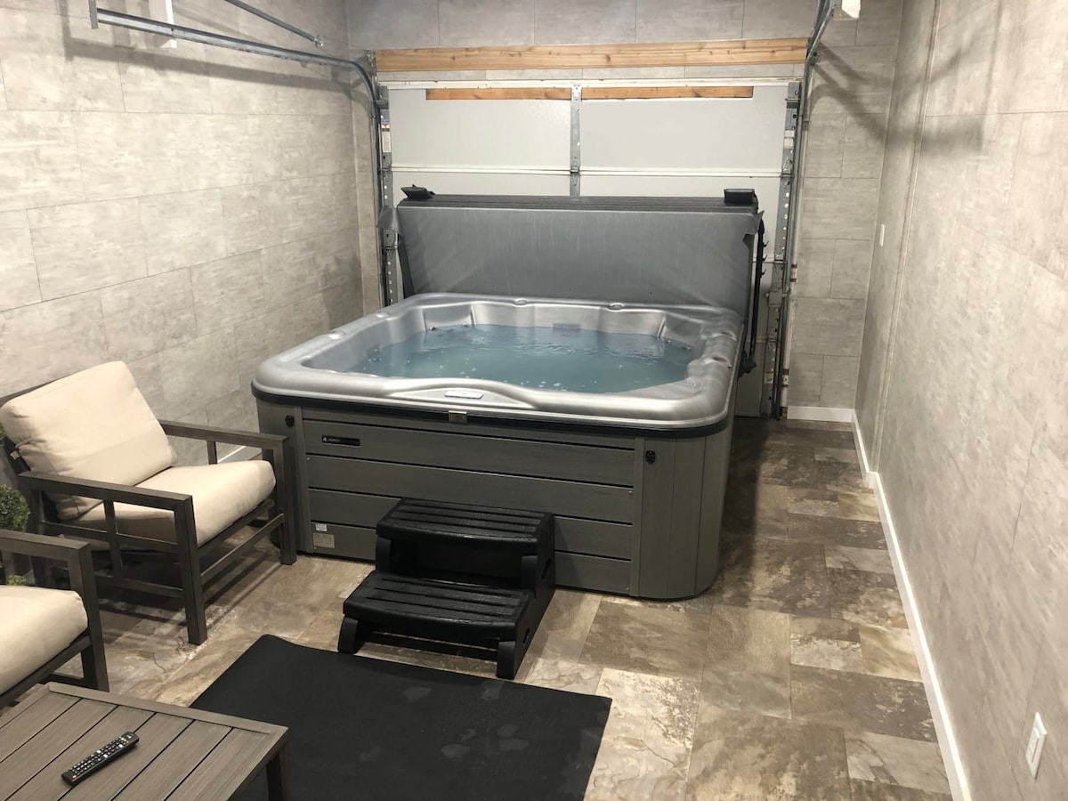 Spacious 4 Bedroom Home with a Hot Tub!