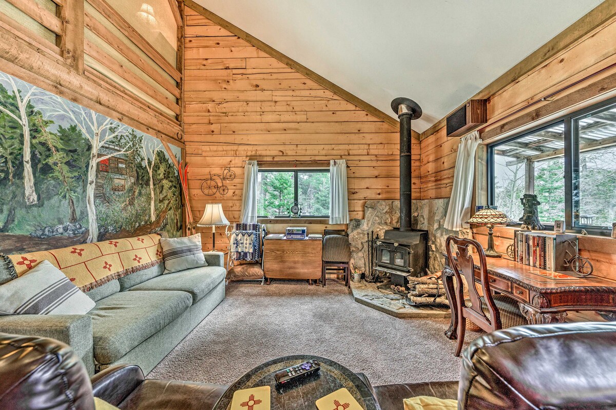Cloudcroft Tree House Cabin: 1 Mi to Downtown