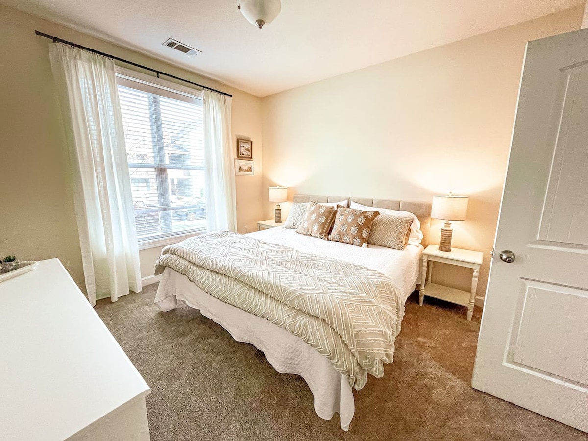 Belmont Furnished stay - 2 week minimum