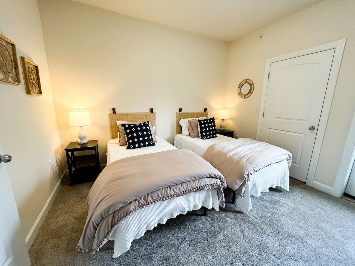 Belmont Furnished stay - 2 week minimum