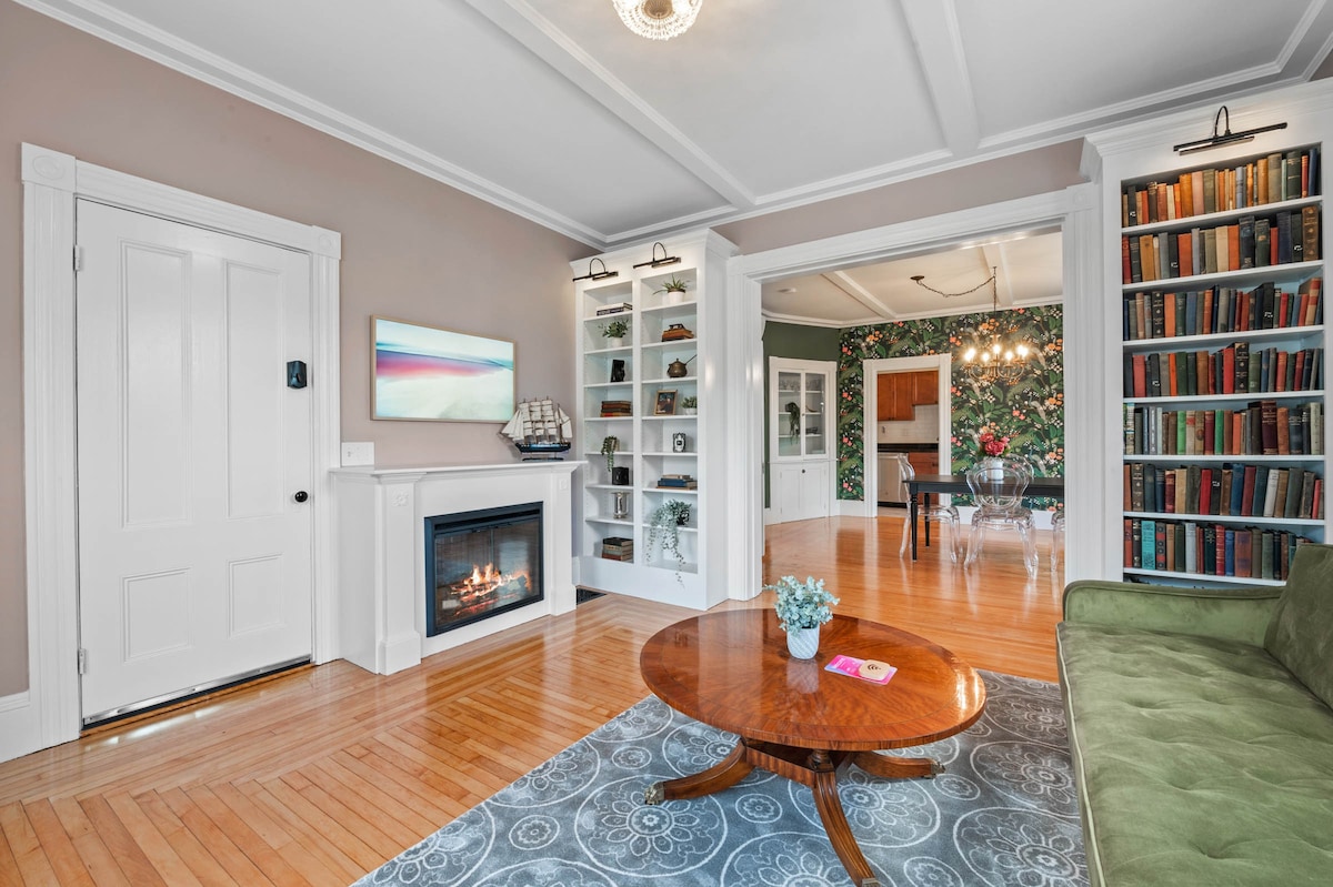 Newly Renovated Modern Victorian close to Salem