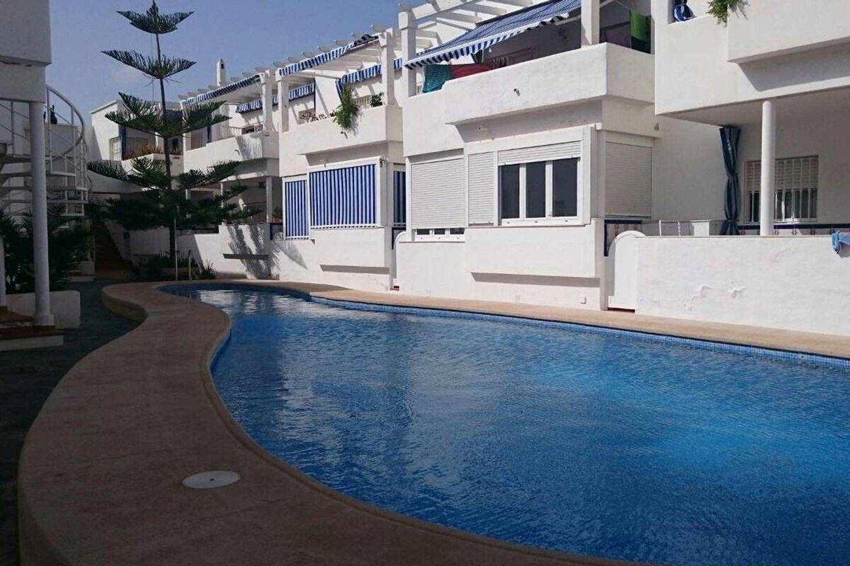 靠近海滩的Cala Higuera公寓泳池