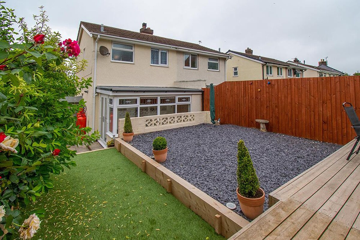 Pebbles Reach, family cottage near Colwyn Bay