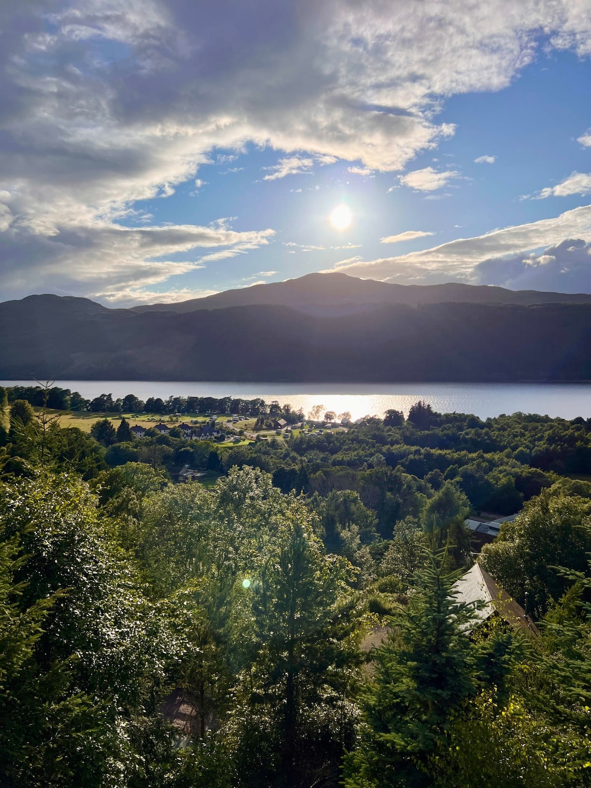 Lochnagar: luxury Loch Ness lodge, hot tub & sauna
