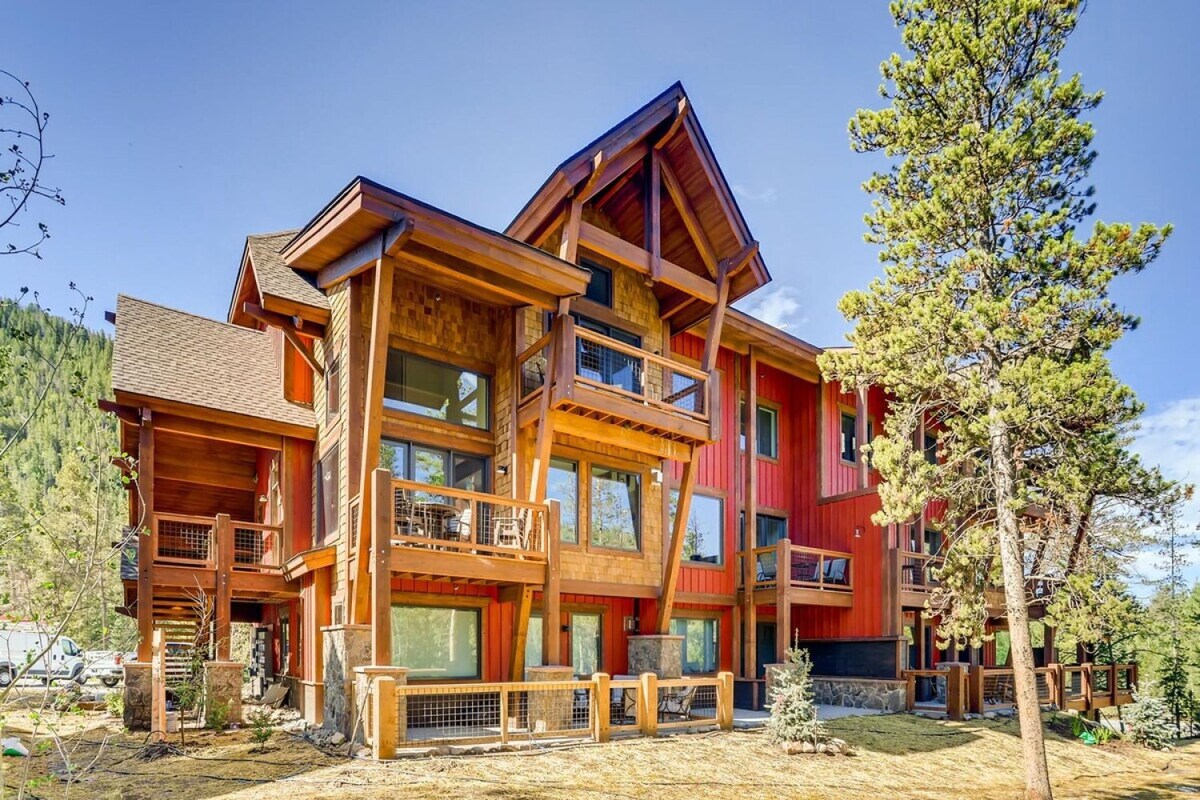 Mountain Modern Townhome w/ shared hot tub