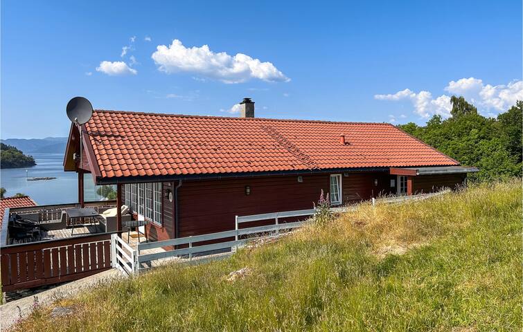 Sjernarøy的民宿