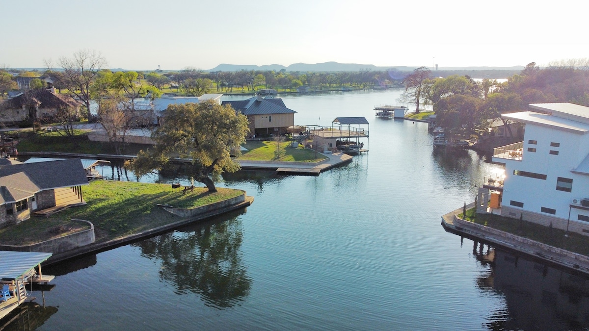 Lazy Cove | Waterfront Getaway