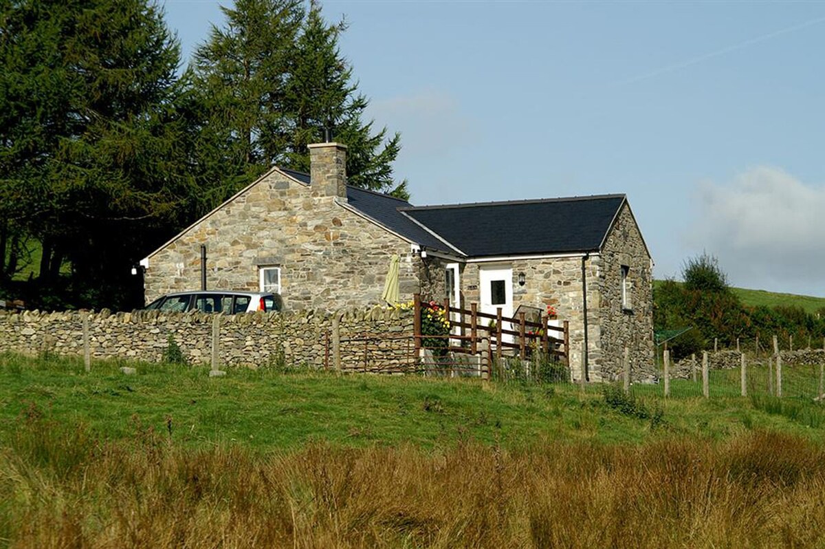 Swn Yr Aber, cosy stone cottage near Llanrwst