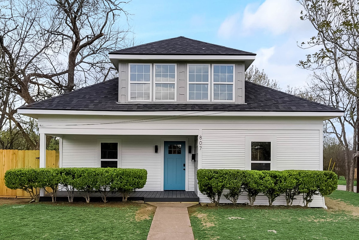 Downtown McKinney Historical home walking distance