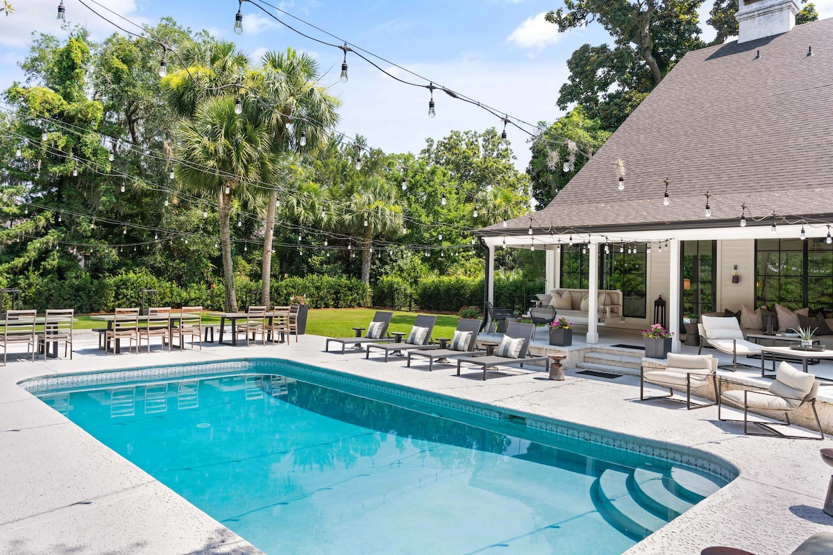 7 Bd. Newly Renovated Home w/ Pool, 1 Blk to Beach