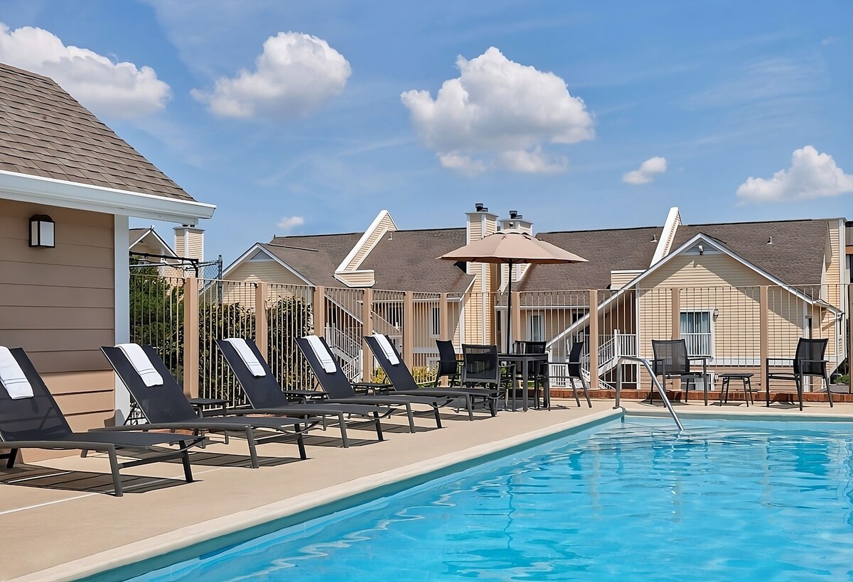 Unwind & Recharge! Pets Allowed, Outdoor Pool!