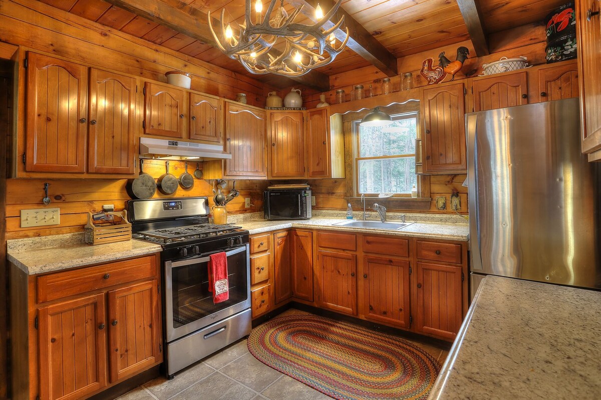 30 Dodge Pond Rd - Log home on private lot!