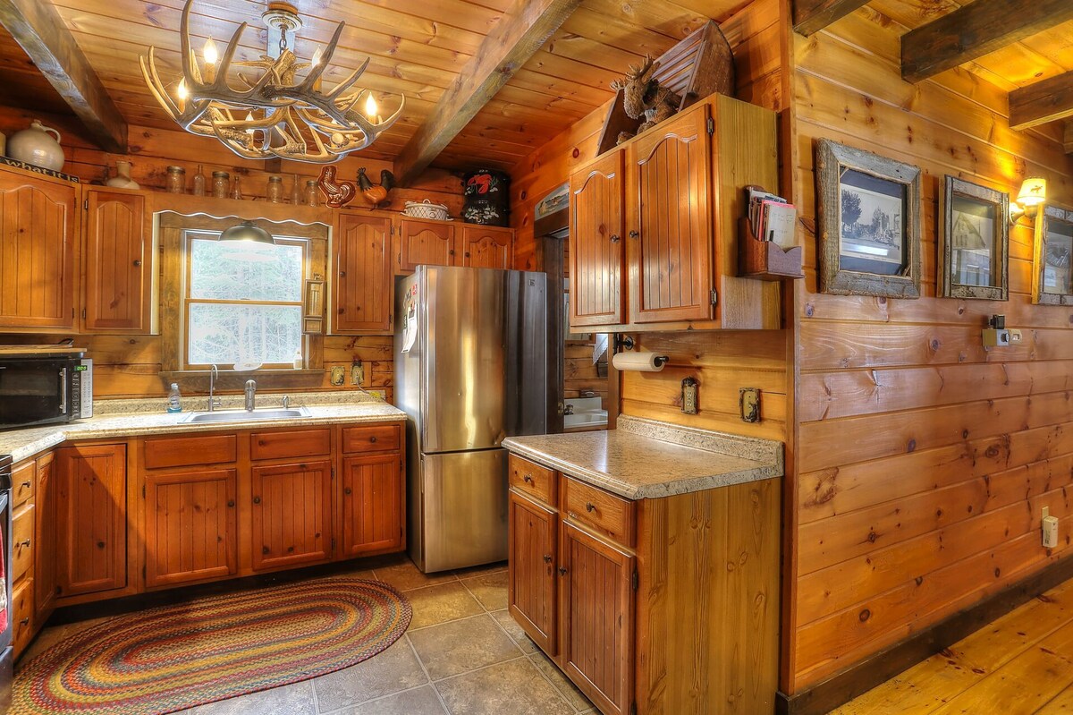 30 Dodge Pond Rd - Log home on private lot!