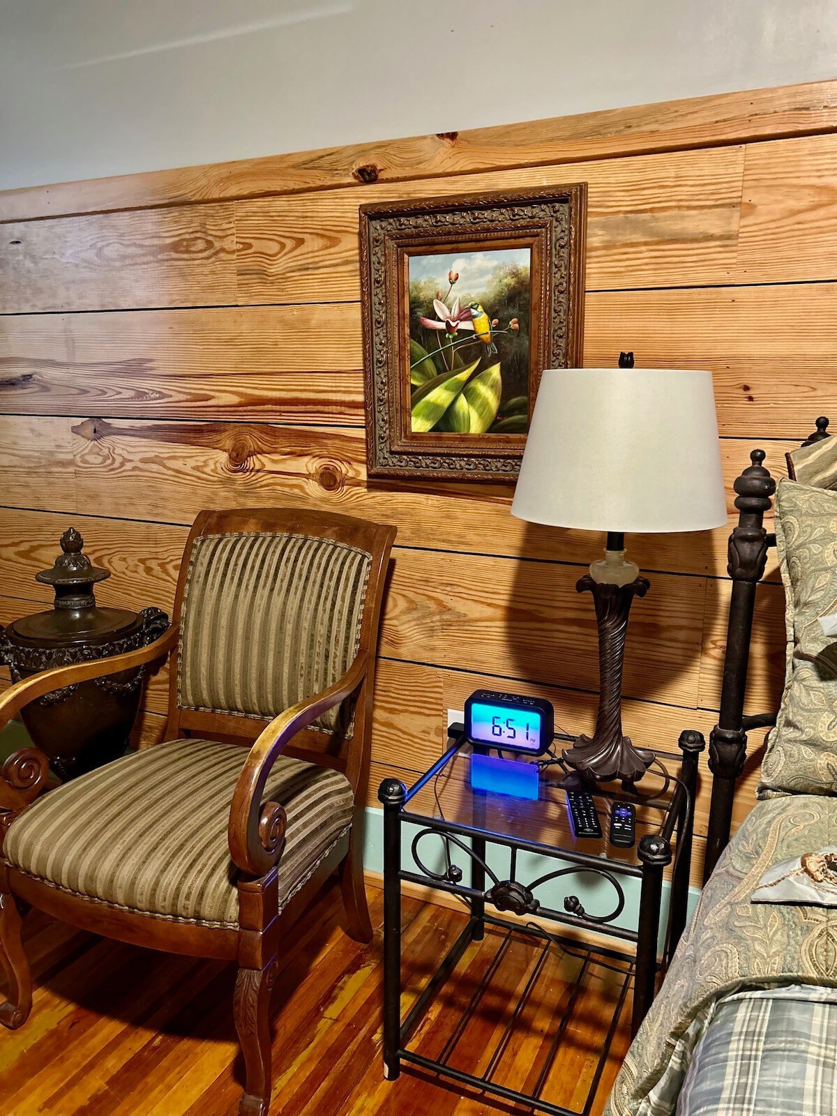 Room 6 (sleeps 2) at Chipley's Squareview Inn